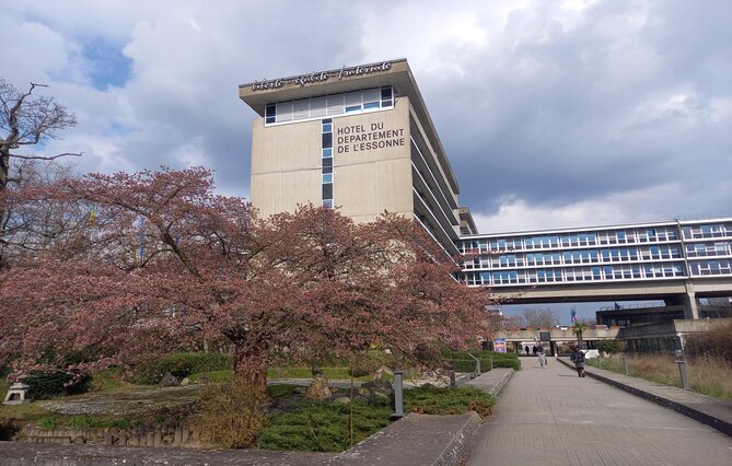 (91) Prostitution des mineurs : le président du département de l’Essonne visé par un recours pour faute en responsabilité